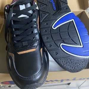 Champions women’s size 8